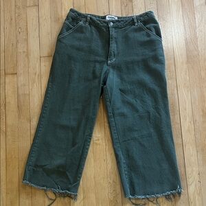RSQ from Tilly’s Women’s cropped pants with raw edge/ frayed hem.